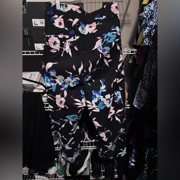 Lane Bryant Allie sexy stretch floral ankle pants
Size: 22W - Regular Inseam - Picture 8 of 8